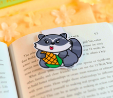 Load image into Gallery viewer, A set of 6 adorable magnetic bookmarks featuring different animals enjoying snack time, including a bear with honey, a cat with fish, and more. These eco-friendly bookmarks have a playful, hand-drawn style, perfect for adding a fun and colorful touch to your reading! 🐻🐱🍪📖✨