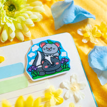 Load image into Gallery viewer, A cute magnetic bookmark featuring an adorable skunk and a tiny mouse sharing a sweet moment. This eco-friendly bookmark has a charming, hand-drawn style, perfect for marking your favorite pages with a touch of woodland whimsy! 🦨🐭📖✨