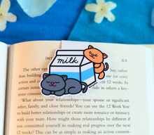 Load image into Gallery viewer, A set of 6 adorable magnetic bookmarks featuring different animals enjoying snack time, including a bear with honey, a cat with fish, and more. These eco-friendly bookmarks have a playful, hand-drawn style, perfect for adding a fun and colorful touch to your reading! 🐻🐱🍪📖✨