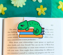 Load image into Gallery viewer, A set of adorable bookmarks featuring different animals and scenes, each with a playful "Reading Time" design. These eco-friendly bookmarks have a charming, hand-drawn style, perfect for marking your place with a fun, bookish touch! 📚✨🐾