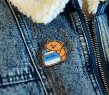 Load image into Gallery viewer, A cute wooden pin featuring an adorable kitty with big eyes, eagerly looking at a bowl of food. This eco-friendly pin has a playful, hand-carved design, perfect for adding a touch of feline charm to your bag or jacket! 🐱🍽️✨
