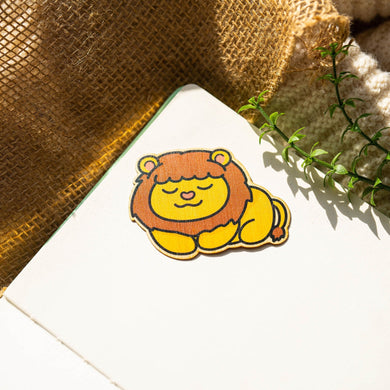 A lion bamboo sticker displaying the king of the jungle's majestic demeanor, adding a touch of wildlife royalty to your belongings. 🦁🌿 #LionBambooSticker #WildlifeArt #MajesticLion